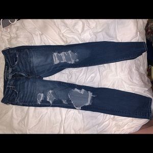 Distressed skinny jeans
